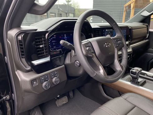 Used 2025 Chevrolet Silverado 1500 High Country w/ Midnight Edition AWD/4WD image 2