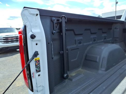 Used 2023 GMC Sierra 1500 AT4 w/ Technology Package image 6