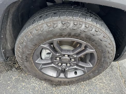 Used 2024 Jeep Grand Cherokee Trailhawk AWD/4WD image 3