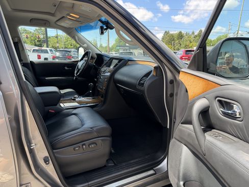 Used 2014 INFINITI QX80 4WD w/ Theater Package image 10