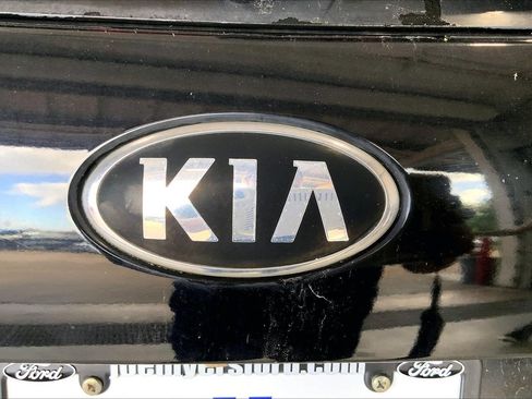 Used 2016 Kia Sorento L FWD image 9