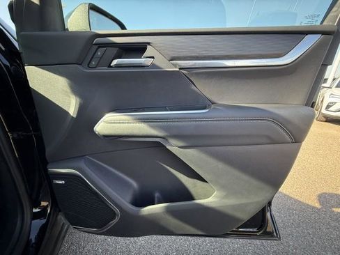 Used 2024 GMC Acadia Elevation image 33