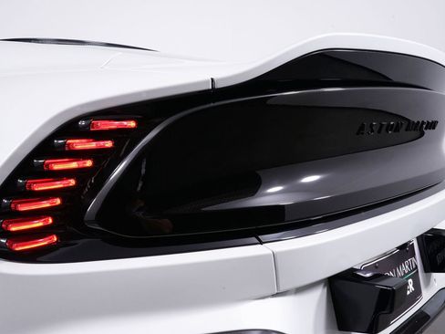Used 2025 Aston Martin Vanquish image 20