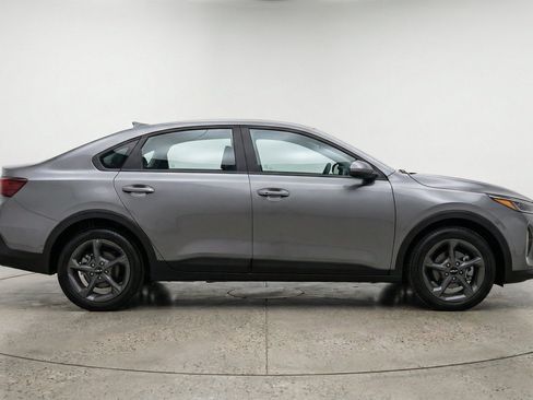 Used 2025 Kia K4 FWD image 11