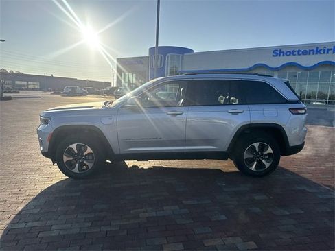 Used 2022 Jeep Grand Cherokee Limited 4xe image 33