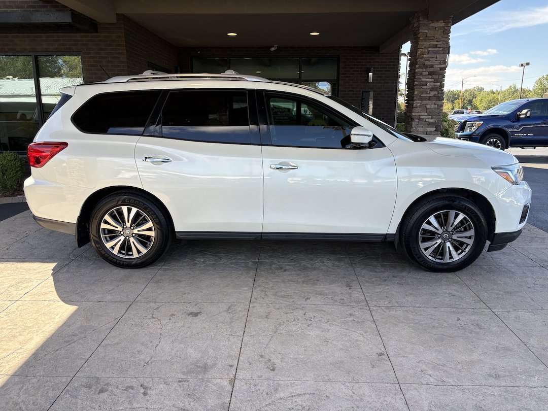 Used 2017 Nissan Pathfinder SL w/ SL Tech Package FWD image 5