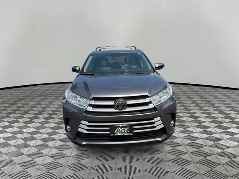 Used 2018 Toyota Highlander XLE w/ Protection Package #3 AWD/4WD image 3