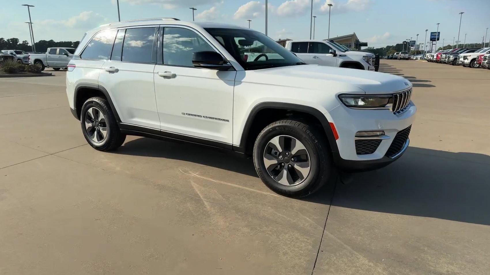 New 2023 Jeep Grand Cherokee 4WD 4xe image 2