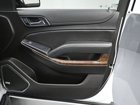 Used 2019 Chevrolet Suburban LT image 23