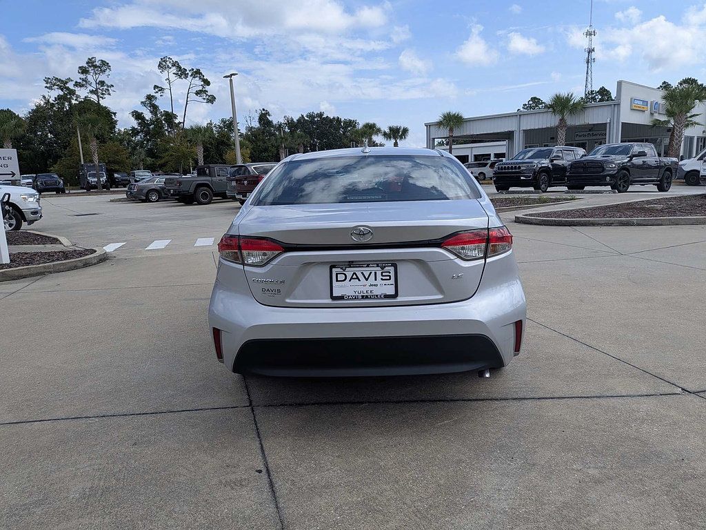 Used 2023 Toyota Corolla LE FWD image 5