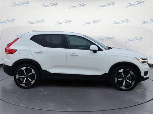 Used 2019 Volvo XC40 T5 Momentum image 6