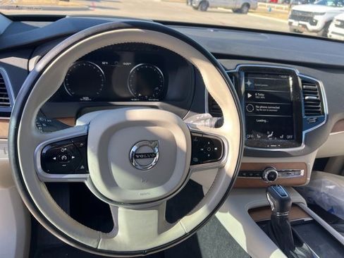 Used 2022 Volvo XC90 T6 Momentum image 7