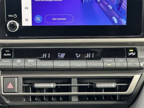 Used 2025 Toyota Camry SE image 14