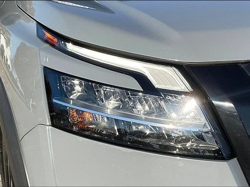 Used 2023 Nissan Pathfinder Platinum w/ Lighting Package (N93) FWD image 28