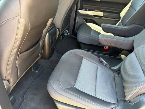 Used 2023 Ford Explorer XLT RWD image 37