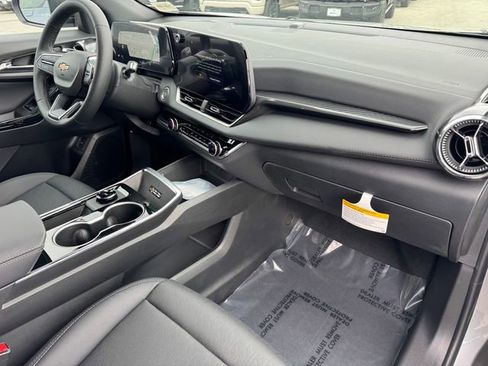 New 2026 Chevrolet Equinox LT w/ Convenience Package II image 6