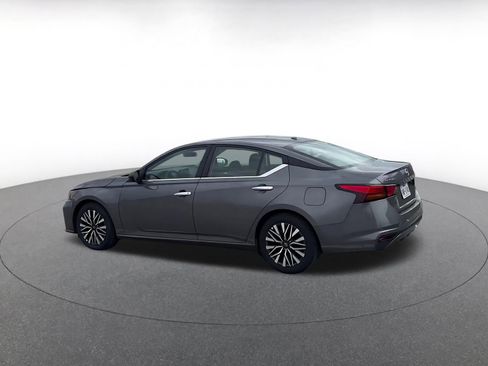 Used 2025 Nissan Altima 2.5 SV FWD image 10