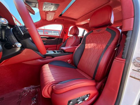 Used 2023 Bentley Flying Spur Plug-In Hybrid image 10