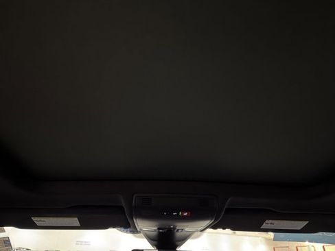 Certified 2024 Volkswagen Tiguan SE R-Line w/ MDO Package, Three-Row FWD image 27