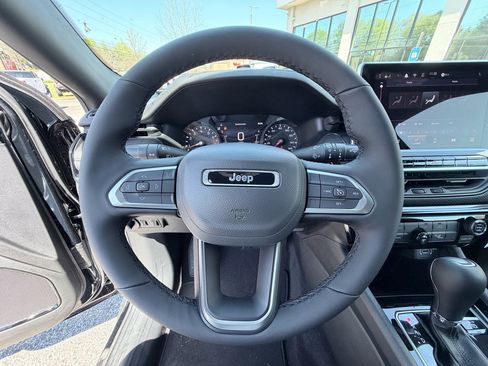 New 2026 Jeep Compass Latitude image 12