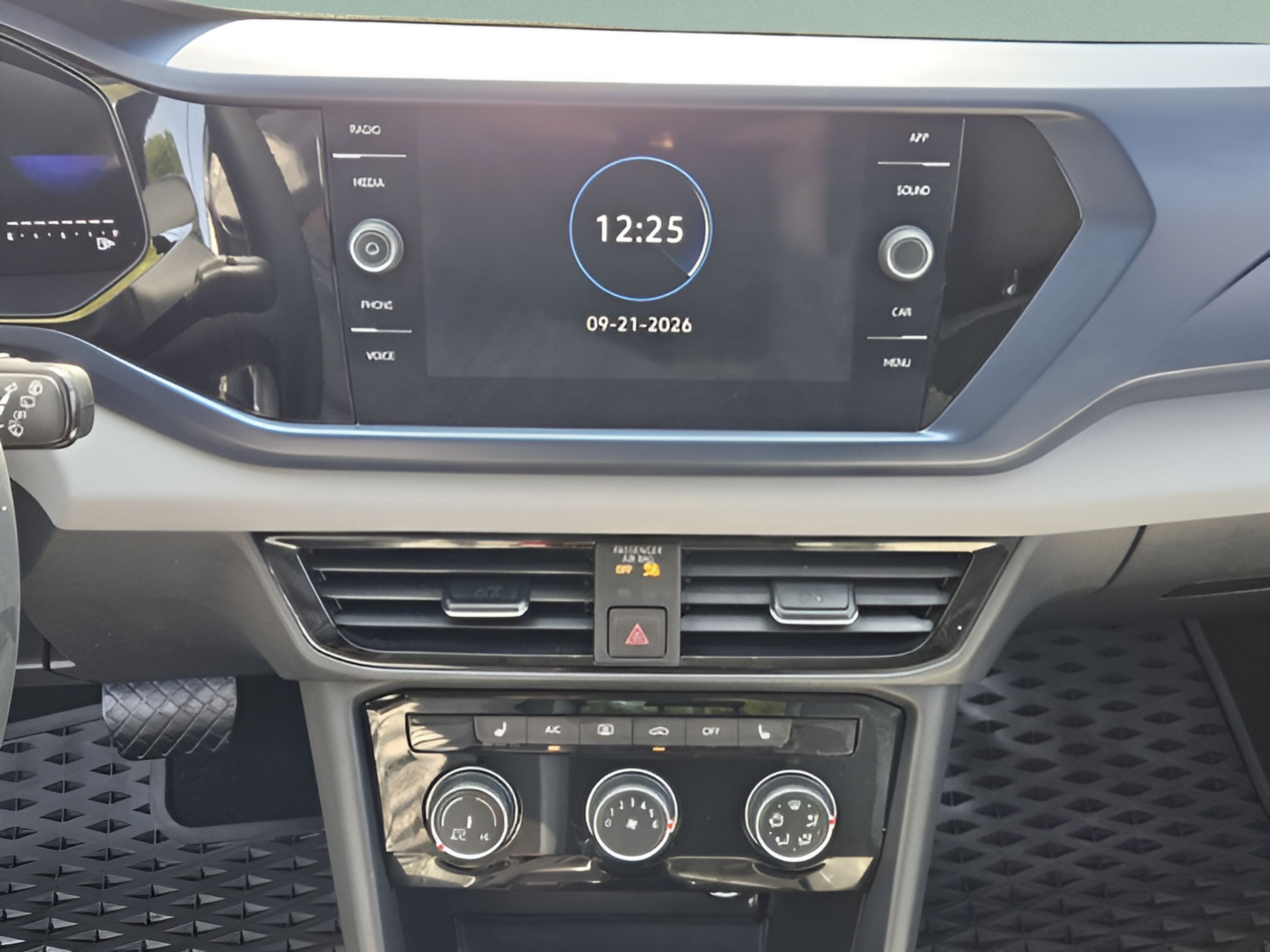 Used 2023 Volkswagen Taos SE FWD image 17