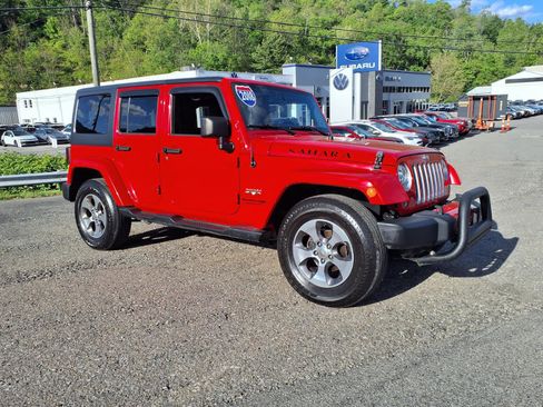 Used 2018 Jeep Wrangler Unlimited Sahara w/ Connectivity Group AWD/4WD image 2