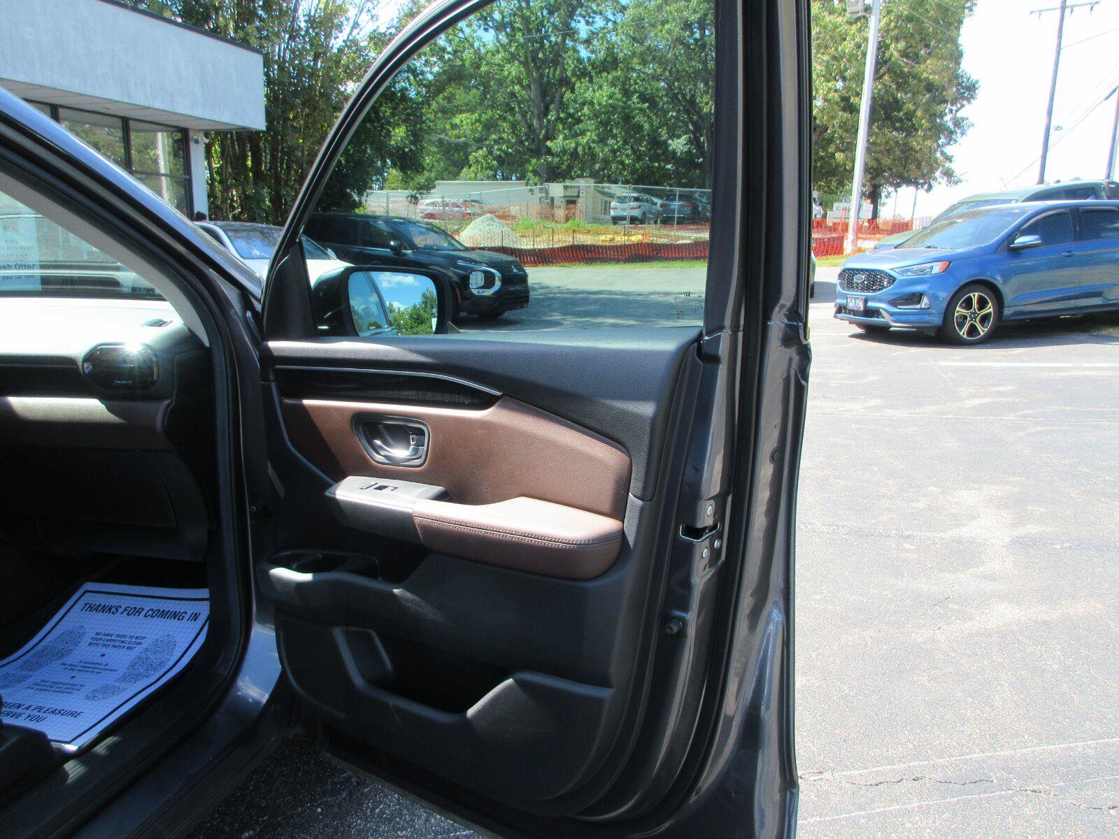 Used 2025 Honda Pilot Elite image 14