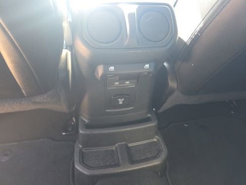 Used 2022 Jeep Wrangler Unlimited Sahara AWD/4WD image 31