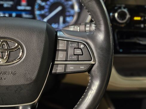 Used 2020 Toyota Highlander Limited image 29