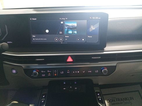 Used 2025 Kia Sorento SX FWD image 23