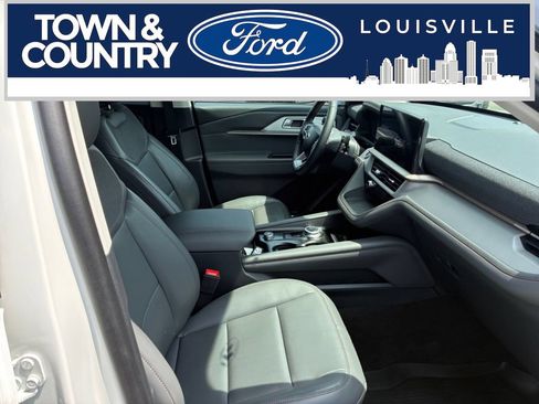 Used 2025 Ford Explorer Active w/ Active Comfort Package AWD/4WD image 24