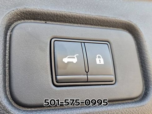 Used 2025 Nissan Pathfinder SV FWD image 17