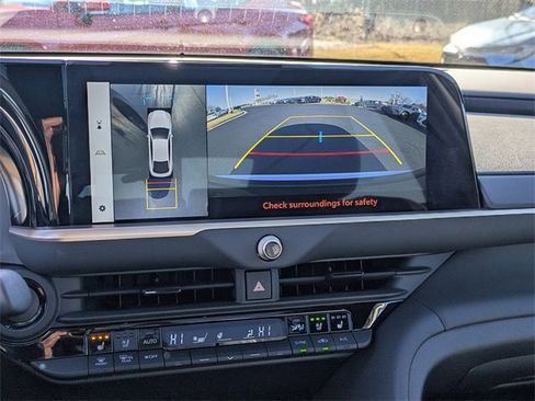 Certified 2025 Toyota Crown Limited image 22