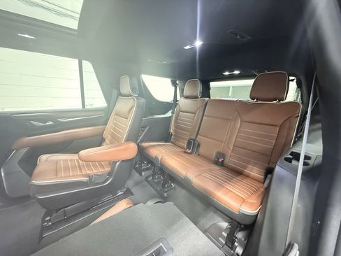 Used 2023 GMC Yukon Denali Ultimate image 32