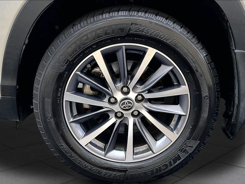 Used 2017 Toyota Highlander XLE AWD/4WD image 11