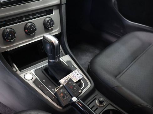 Used 2015 Volkswagen Golf TDI SEL FWD image 21