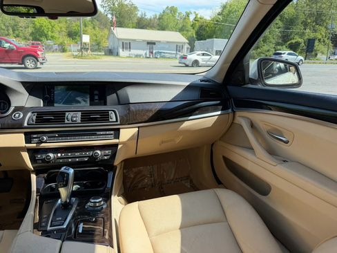 Used 2011 BMW 550i xDrive Sedan AWD/4WD image 36