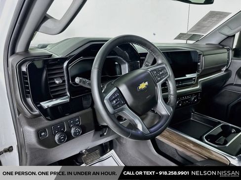 Used 2024 Chevrolet Silverado 2500 LT w/ Convenience Package AWD/4WD image 9