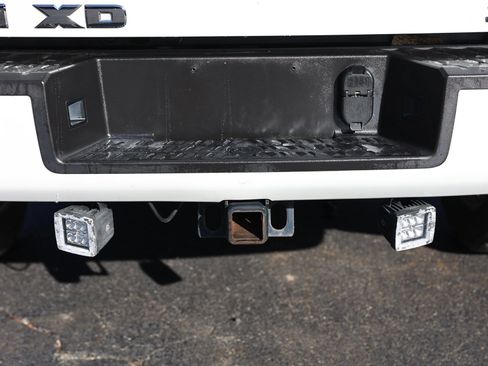 Used 2017 Nissan Titan SL image 16