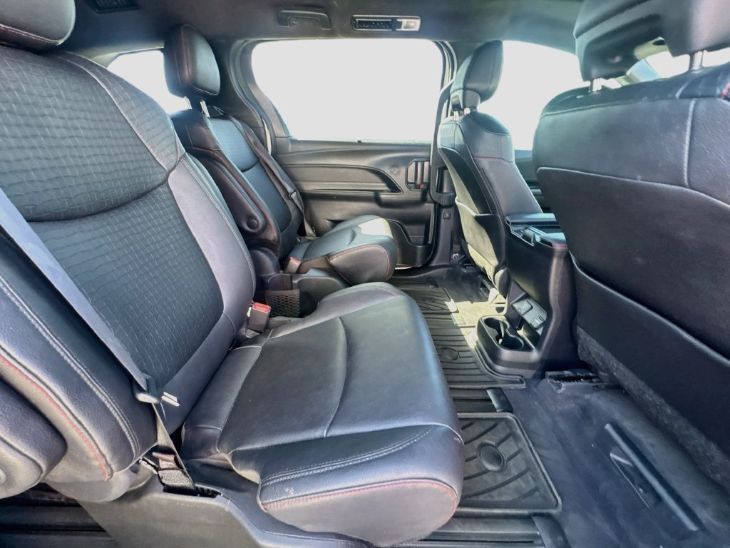 Used 2026 Toyota Sienna XSE FWD image 31