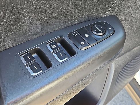 Used 2018 Kia Sportage LX image 18