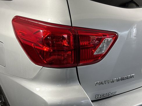 Used 2019 Nissan Pathfinder SV image 36
