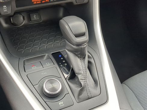 Used 2020 Toyota RAV4 LE w/ All Weather Liner Package AWD/4WD image 22