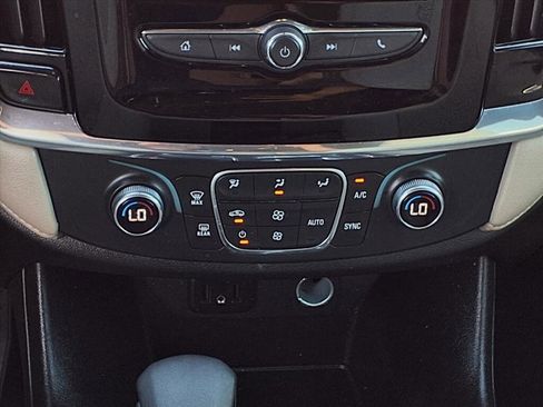 Used 2023 Chevrolet Traverse LS image 15