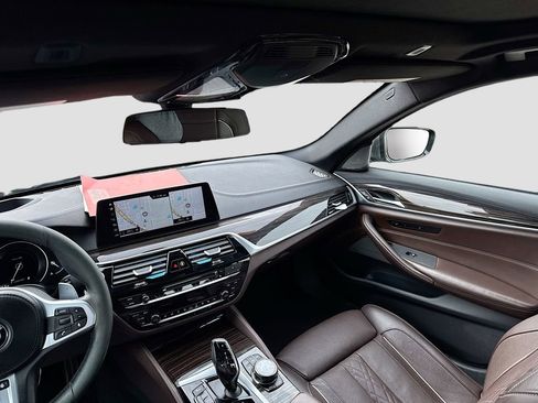 Used 2018 BMW M550i xDrive image 27