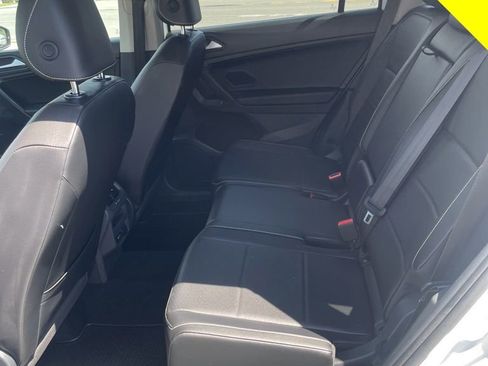 Used 2021 Volkswagen Tiguan SE AWD/4WD image 18