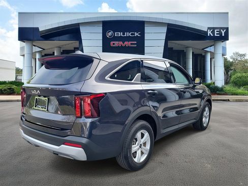 Used 2025 Kia Sorento LX image 4