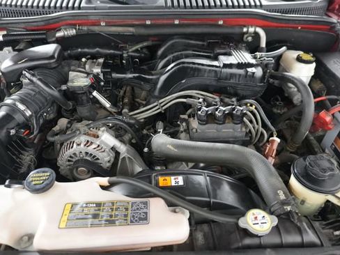 Used 2010 Ford Explorer Sport Trac XLT image 32