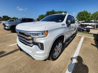 Used 2022 Chevrolet Silverado 1500 High Country w/ High Country Premium Package AWD/4WD video 3