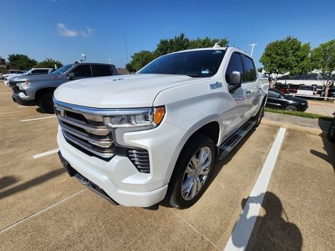 Used 2022 Chevrolet Silverado 1500 High Country w/ High Country Premium Package AWD/4WD image 3